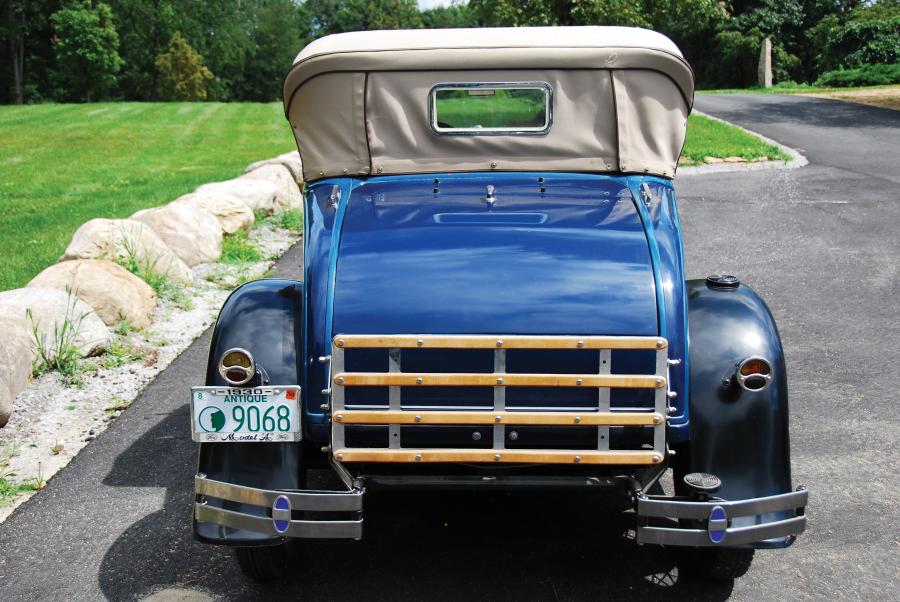  Ford Model A DeLuxe Roadster 1930 года  (фото 28 из 33)